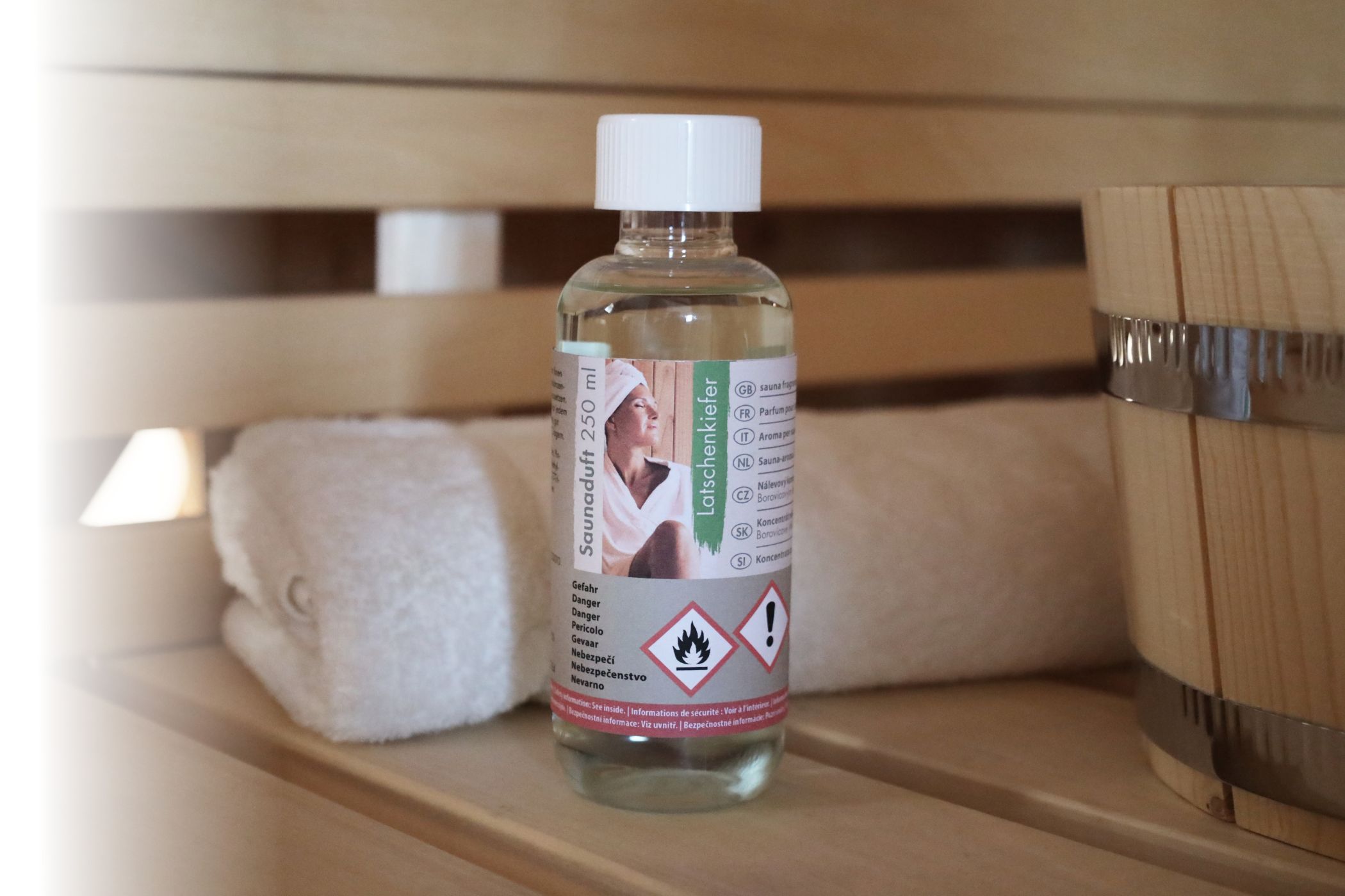 Karibu Saunaduft 250ml als hochwertige Sauna aus nordischer Fichte im Wohnraum-Ambiente