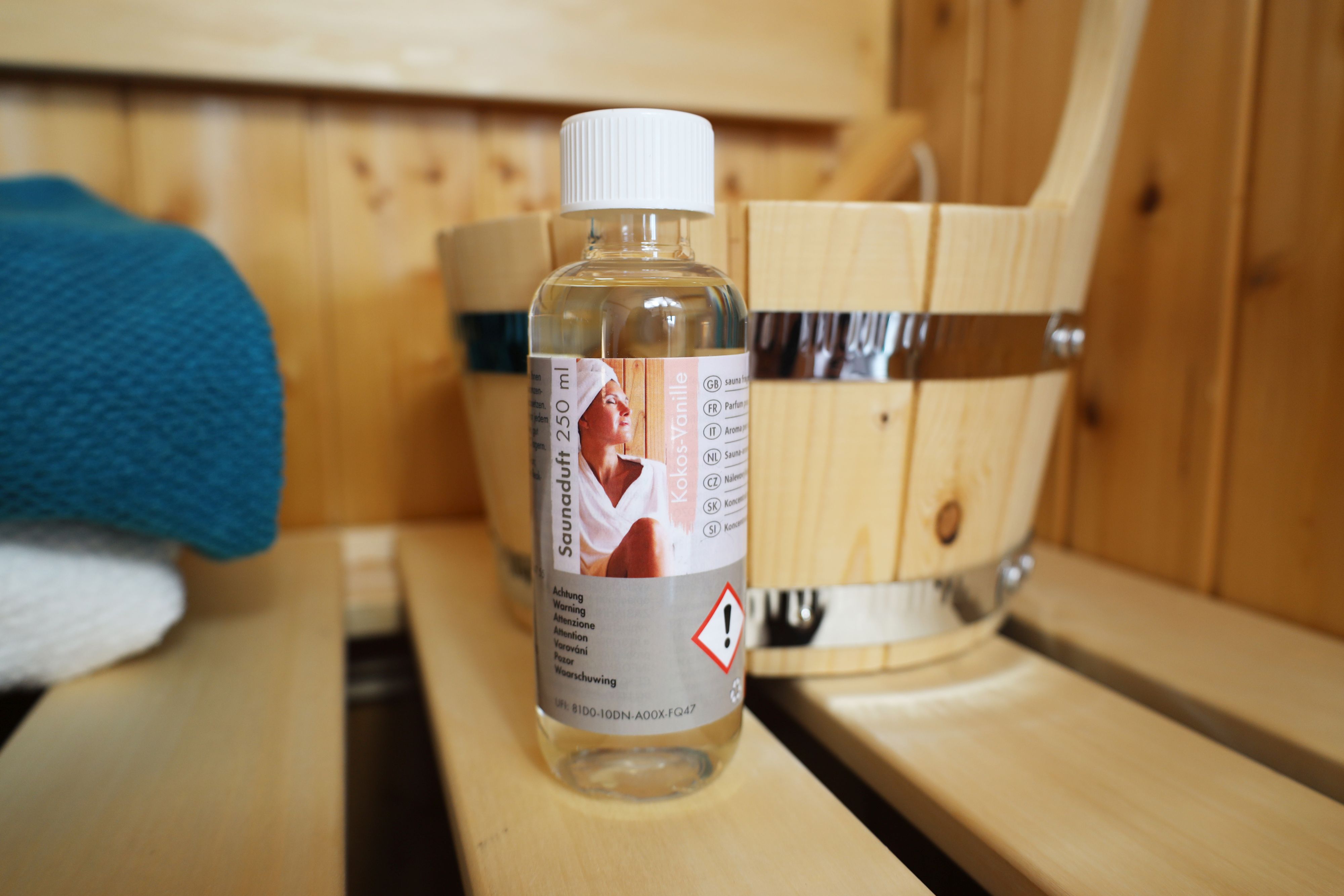 Karibu Saunaduft Kokos Vanille 250ml / Lagerabverkauf aus Holz, im Garten aufgebaut